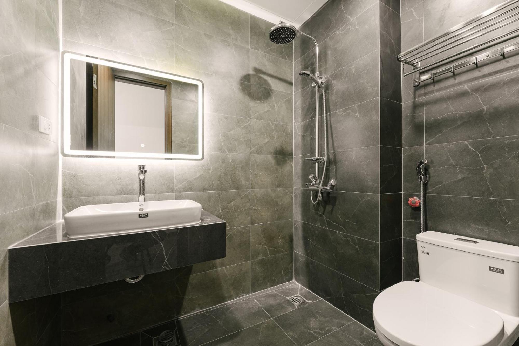 Delapong Hotel And Apartment Ha Noi Hanoi Buitenkant foto