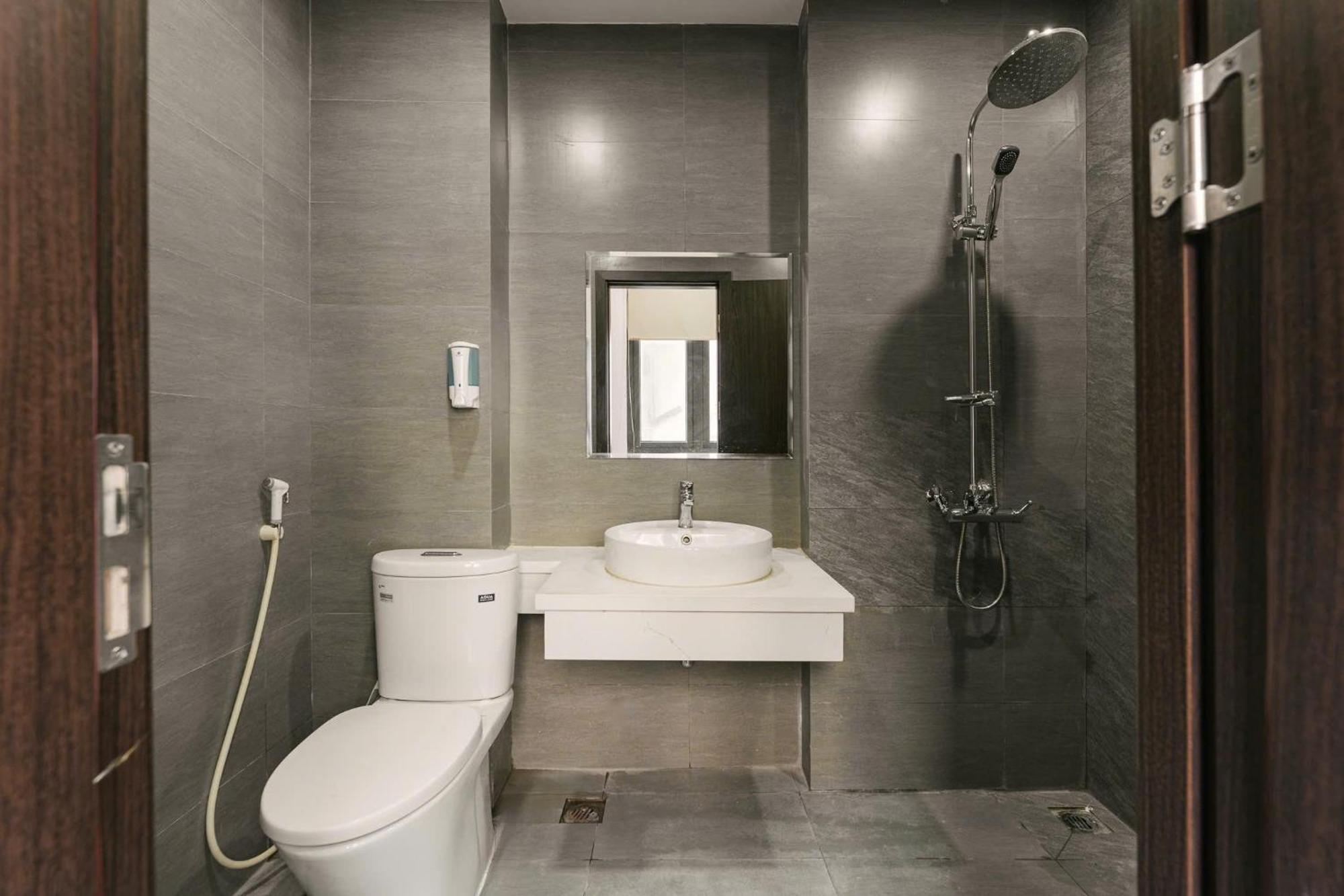 Delapong Hotel And Apartment Ha Noi Hanoi Buitenkant foto