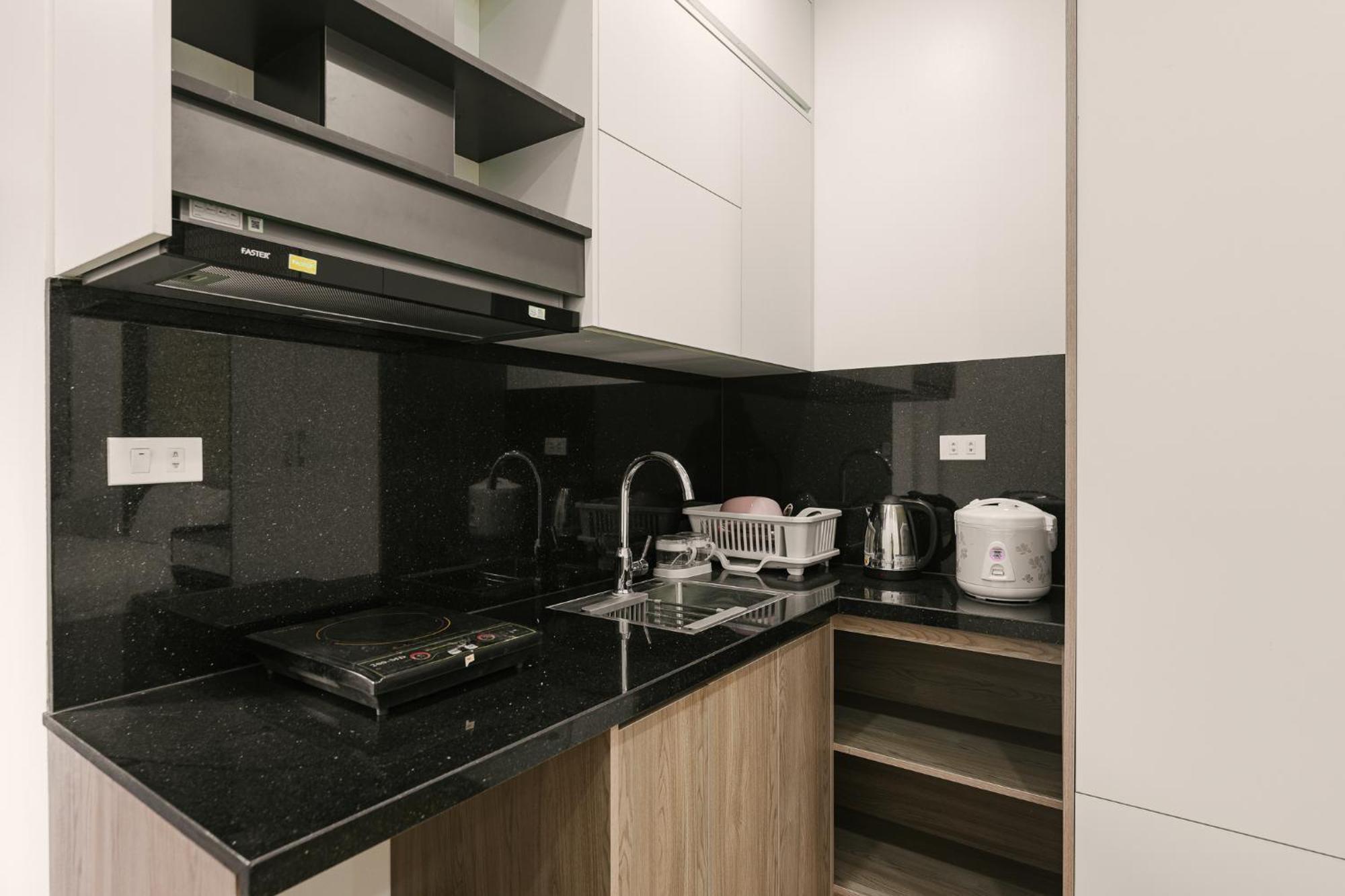 Delapong Hotel And Apartment Ha Noi Hanoi Buitenkant foto