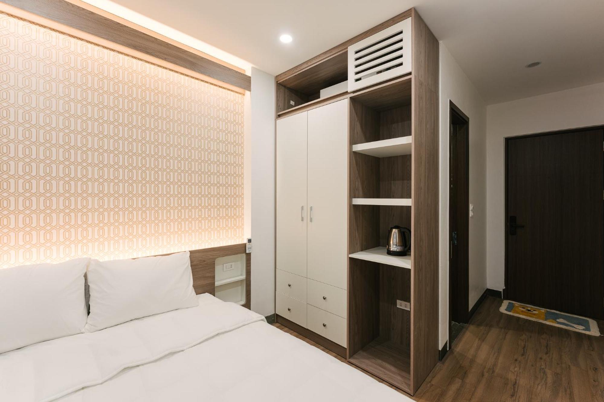 Delapong Hotel And Apartment Ha Noi Hanoi Buitenkant foto
